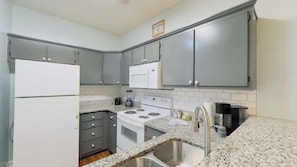 Fridge, microwave, oven, stovetop - River Oaks 1st floor 2BR cozy condo! (Myrtle Beach)