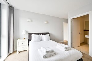 4 bedrooms, iron/ironing board, internet, bed sheets