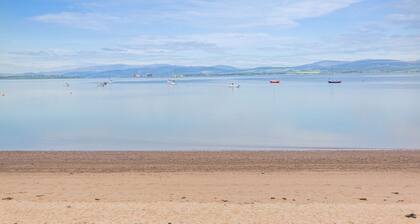 Seaview Cromarty - Two Bedroom Apartment, Sleeps 4