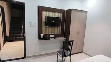 Standard Double Room | Desk, free WiFi