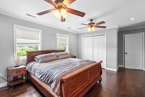 4 bedrooms, WiFi, bed sheets