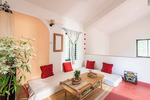 ヴィラ 3 ベッドルーム 喫煙可 プライベートプール | リビング エリア | 書庫