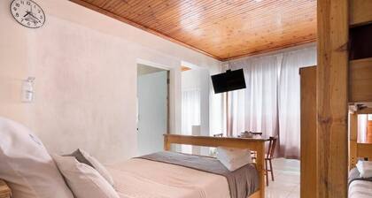 25 Jacaranda Lodge & Backpackers