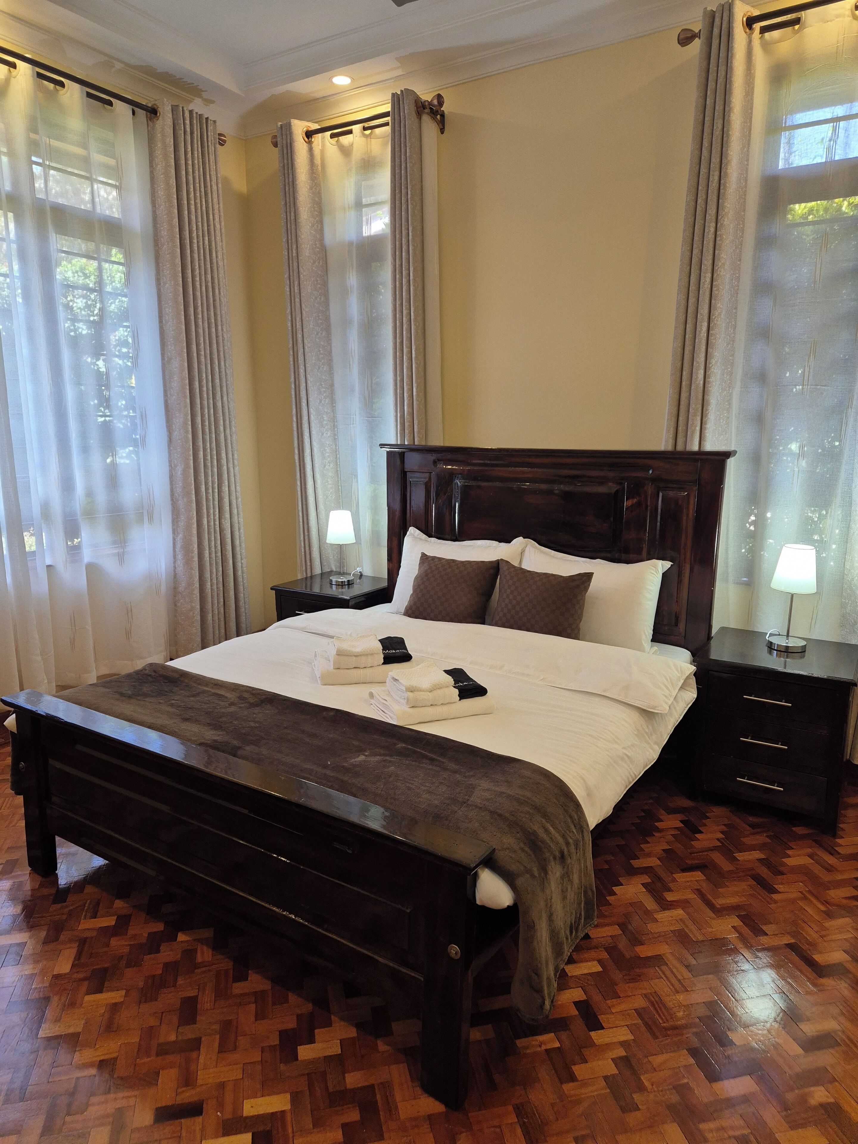 3 bedrooms, iron/ironing board, WiFi, bed sheets