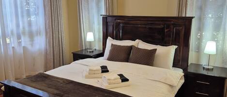 3 bedrooms, iron/ironing board, WiFi, bed sheets