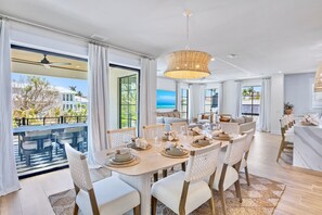 Dining - Aqua Breeze: Beautiful New Construction! (Lido Key)