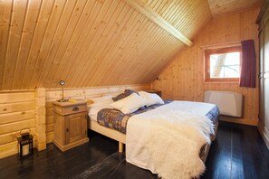 5 bedrooms, in-room safe, desk, iron/ironing board - Cozy Swedish group home in forest with private parking (Soest)