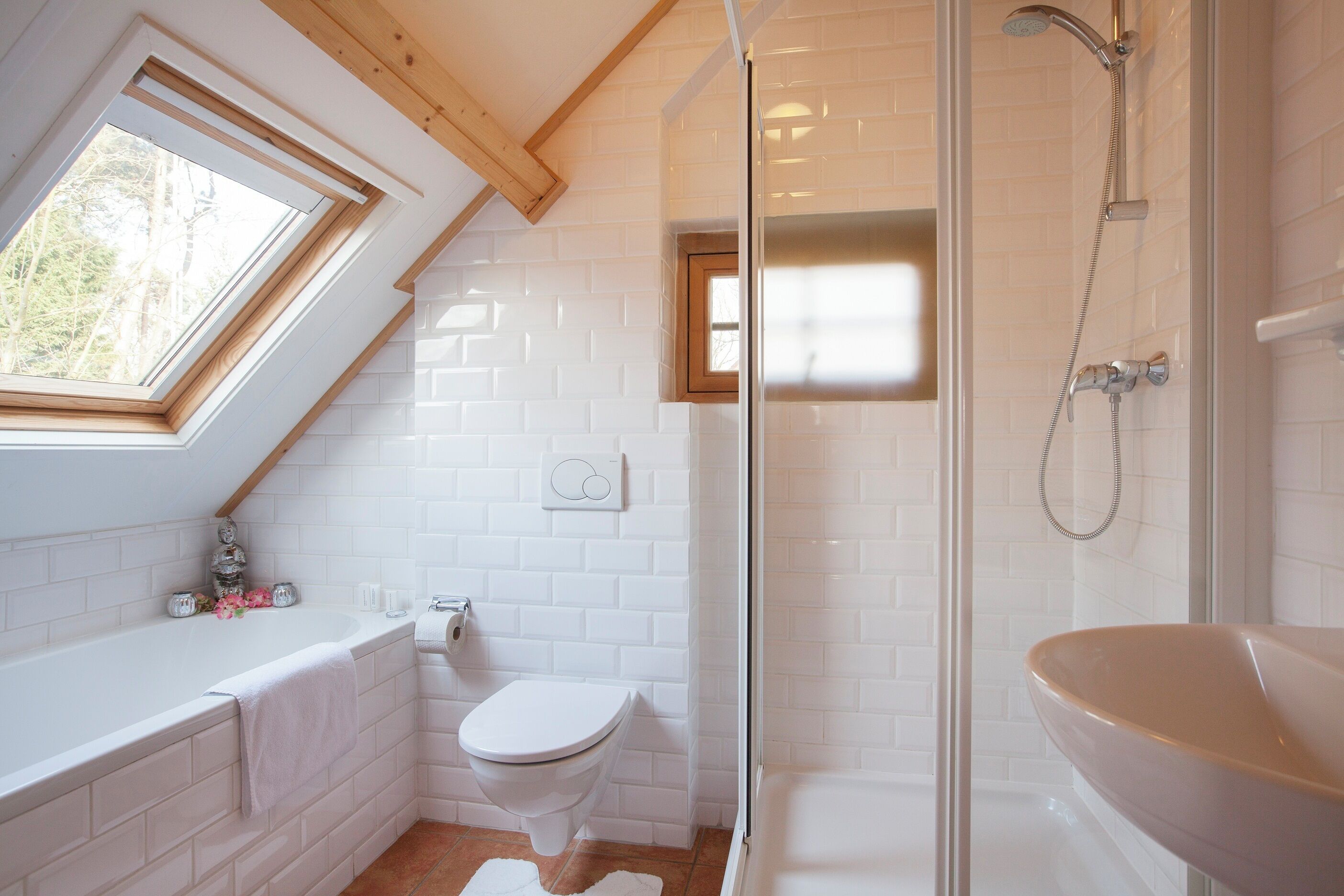 Dusj, boblebad, hårføner og håndklær
