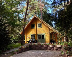 Exterior - Cozy Swedish group home in forest with private parking (Soest)