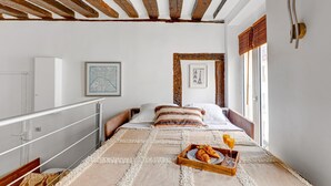 Unclassified image, 5 of 21, button - Elegant Studio in Le Marais - Sleeps 4 (Paris)