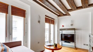 Unclassified image, 3 of 21, button - Elegant Studio in Le Marais - Sleeps 4 (Paris)