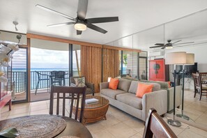 Books - On the Ocean's Edge, Steps to Beach - Kahana Reef 210 (Lahaina)
