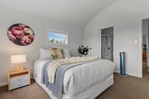 4 Schlafzimmer, Schreibtisch, Bügeleisen/Bügelbrett, WLAN