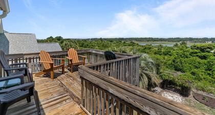 Shell Haven-Four Decks, Views, Pet friendly, Walk to beach!