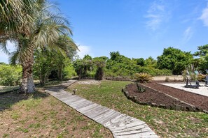 Property grounds - Shell Haven-Four Decks, Views, Pet friendly, Walk to beach! (Holden Beach)
