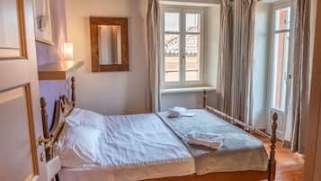 1 bedroom, bed sheets