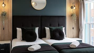 4 bedrooms, iron/ironing board, Internet, bed sheets