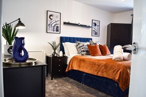 1 bedroom, iron/ironing board, internet, bed sheets