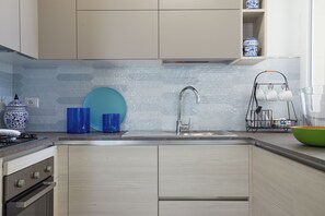 Réfrigérateur, four, plaque de cuisson, lave-vaisselle