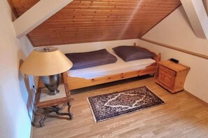4 bedrooms, WiFi, bed sheets