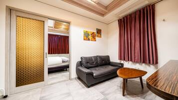 Suite Supérieure | Coin séjour | TV connectée, Netflix, films en première diffusion