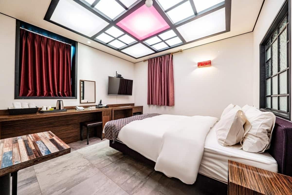 Deluxe Double Room, City View | Free WiFi, bed sheets