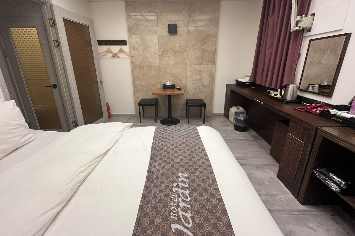 Deluxe Double Room, City View | Laptop workspace, free WiFi, bed sheets