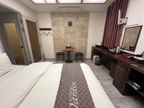 Deluxe Double Room, City View | Free WiFi, bed sheets