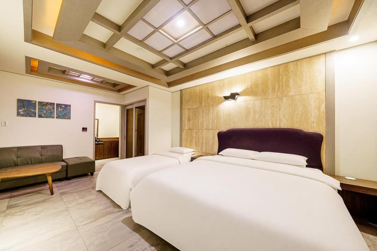 Triple Room | City view