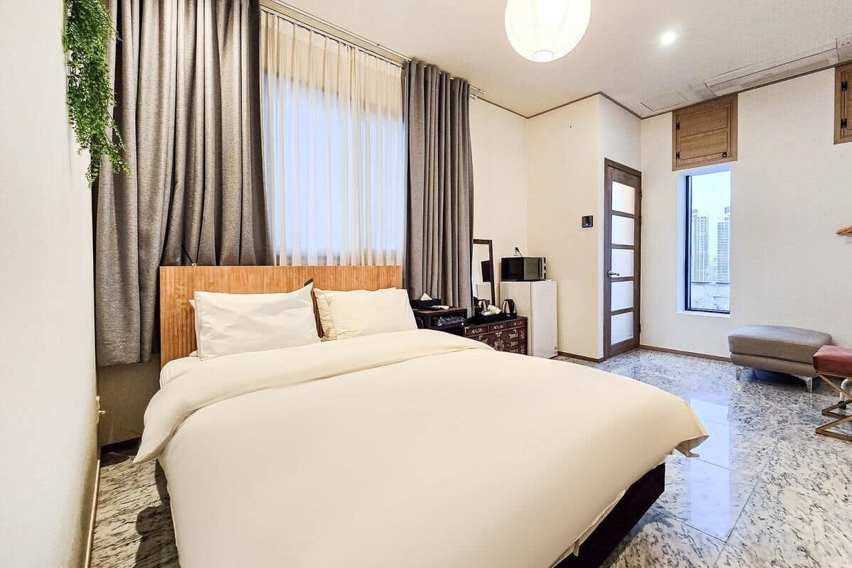Rooftop | Soundproofing, WiFi (free), bed sheets