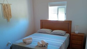3 bedrooms, WiFi, bed sheets