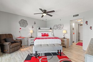 3 habitaciones, tabla de planchar con plancha, wifi y ropa de cama 
