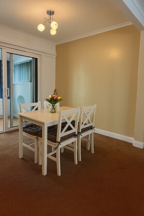 Dining - Elegant 3 Bed Stay - Birmingham (Birmingham)