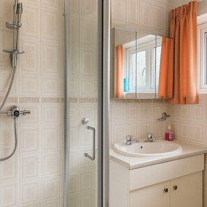 Hair dryer, towels - Elegant 3 Bed Stay - Birmingham (Birmingham)