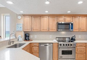 Fridge, microwave, oven, stovetop - Beach Front, Private Balcony with Sunset Views (Destin)