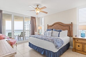 3 bedrooms, desk, iron/ironing board, free WiFi - Beachfront, Large Corner Balcony, Amazing View, Beach Bar (Destin)