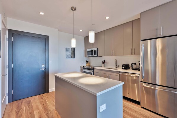 Fridge, microwave, oven, stovetop