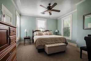 4 bedrooms, internet, bed sheets