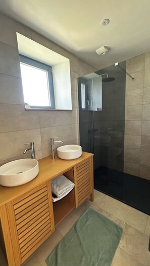 Dusche, Handtücher, Seife, Toilettenpapier