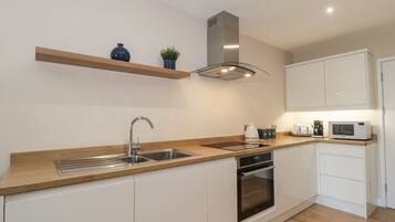 Cookware/dishes/utensils