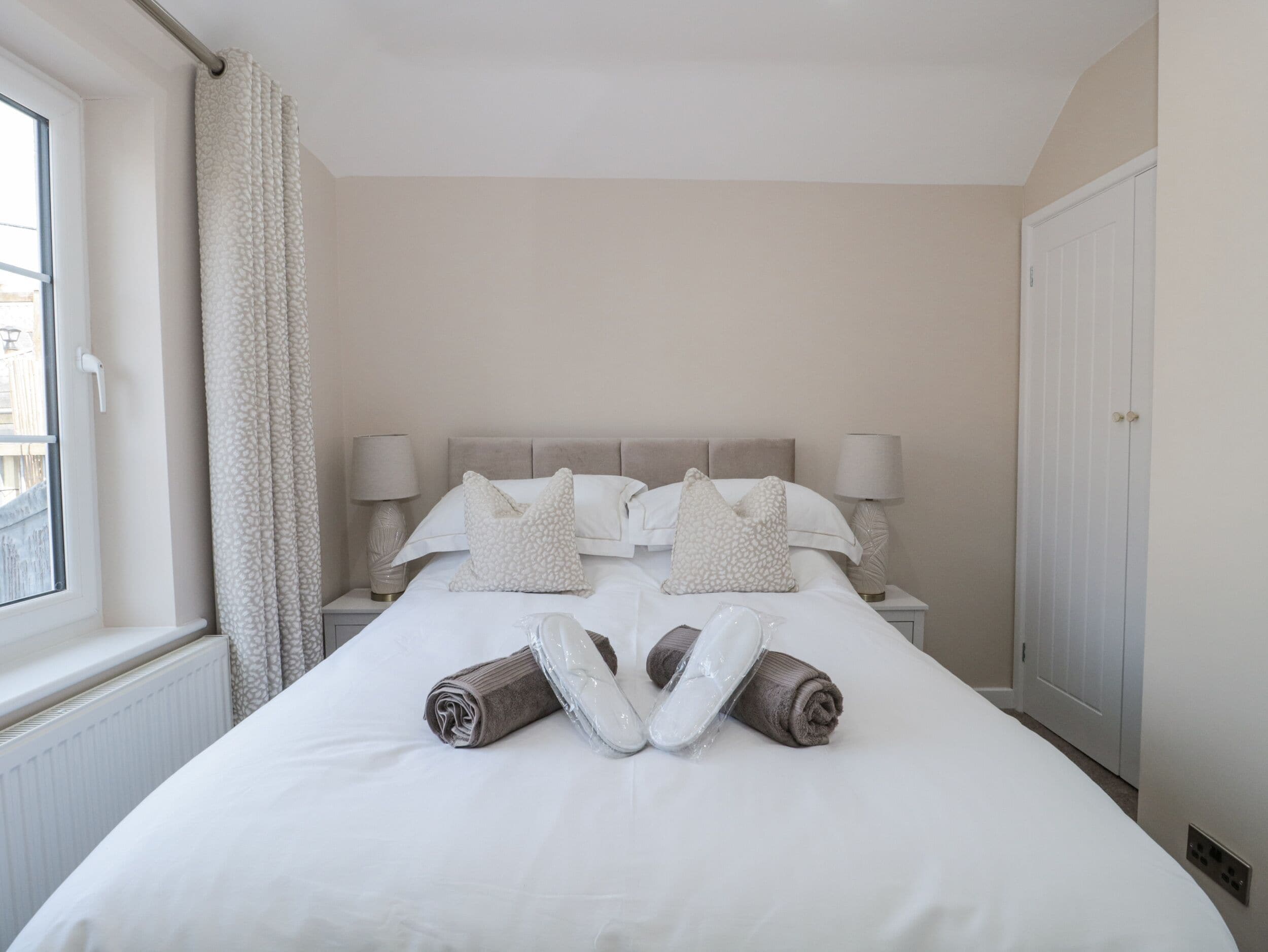 1 bedroom, individually decorated, individually furnished