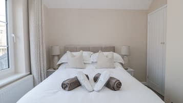 1 bedroom, individually decorated, individually furnished