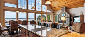 Fireplace, Pool Table, 8 Beds, Family Fun