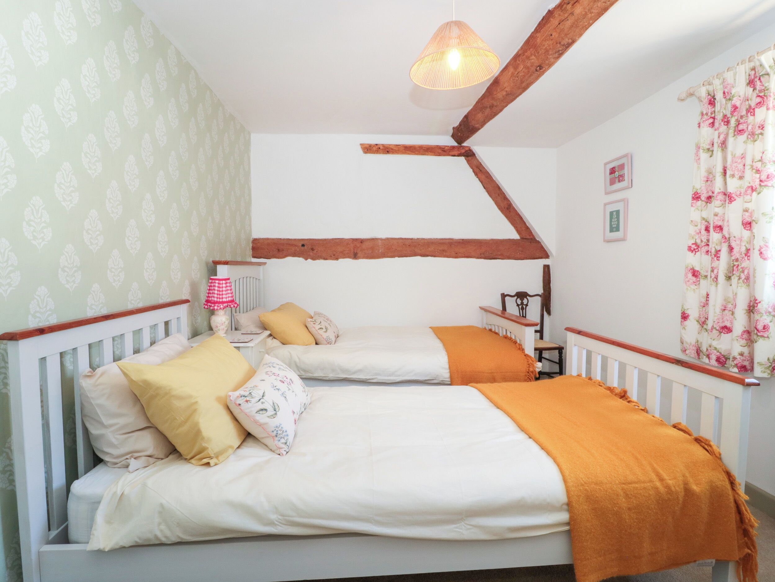 2 habitaciones, decoración personalizada y muebles diferentes 