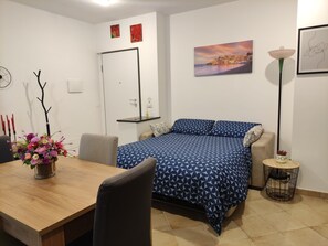 1 bedroom, travel cot, free WiFi, bed sheets