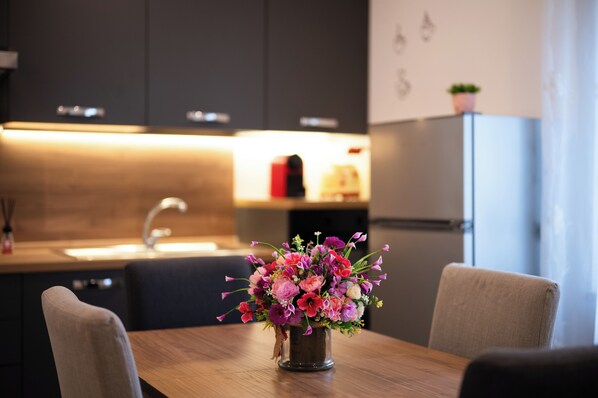 Fridge, microwave, oven, stovetop