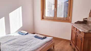 5 Schlafzimmer, BĂŒgeleisen/BĂŒgelbrett, WLAN, BettwĂ€sche