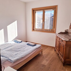 5 bedrooms, iron/ironing board, WiFi, bed sheets - Spacious 5-bedroom apartment in beautiful Savièse with WiFi (Roumaz (Savièse)