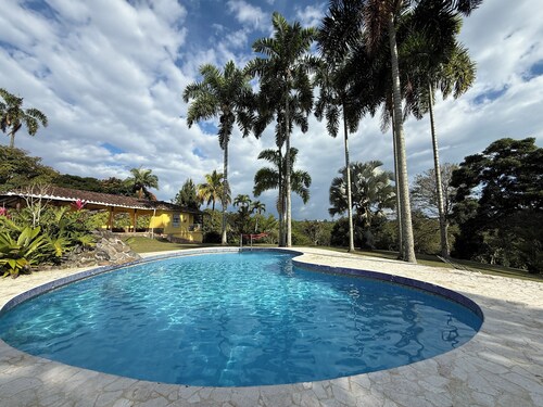 Stunning 5 BR Villa with Mountain Views & WiFi in  COMBIA-Pereira, CO