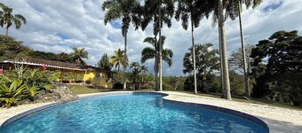 Stunning 5 BR Villa with Mountain Views & WiFi in  COMBIA-Pereira, CO